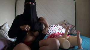 Iraqi Cuckold Wife Playing With Hairy Pussy