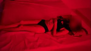 Shared bed with a virgin girl in the hotel, fucked her pussy first, fucked her hard all night