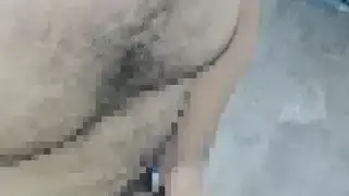 Chico peludo masturbandoce