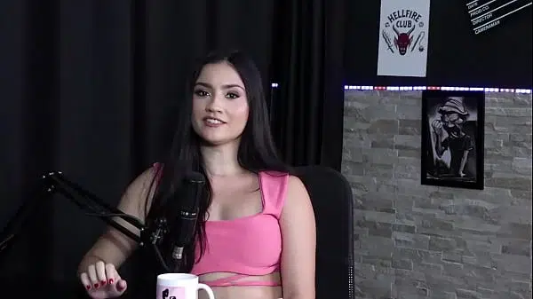 Seu primeiro conteúdo pornô veio com um ficante, e teve boa experiência com um ator, e seu ménage… – Karen Gonçalves (SHEER/RED)