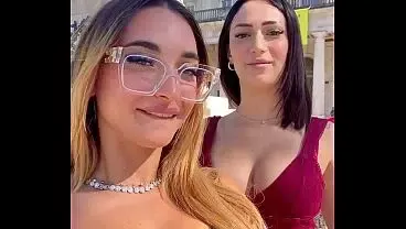 DIAMANTE TOUR  – Tappa Bergamo SaraDiamante con due fan si diverte fino a squirtare