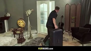 Bodyguard’s Passionate Encounter with Nelly Kent