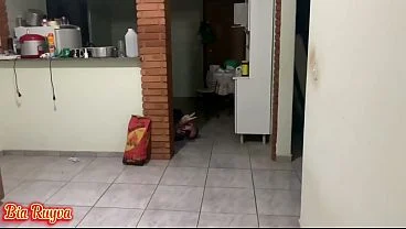 Entregador de pizza ganhou uma buceta ruiva de presente