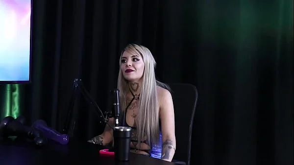 Mandou mensagem e foi gravar com um ator anão, e sua primeira cena foi um anal – Kyra (SHEER/RED)