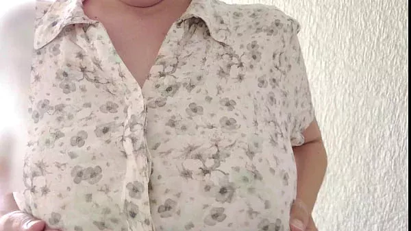 A married woman gets excited by outdoor masturbation：The full video is→https://www.xvideos.red/channels/aika-frau