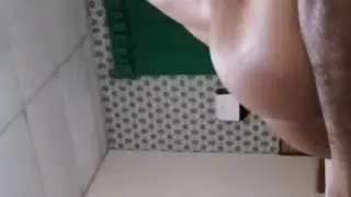 Activo musculoso y nalgon cogiendo a putito tragon