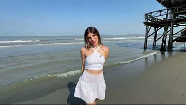 Me FOLLO a un FAN en la playa, y me deja toda la LECHE dentro de mí para preñarme